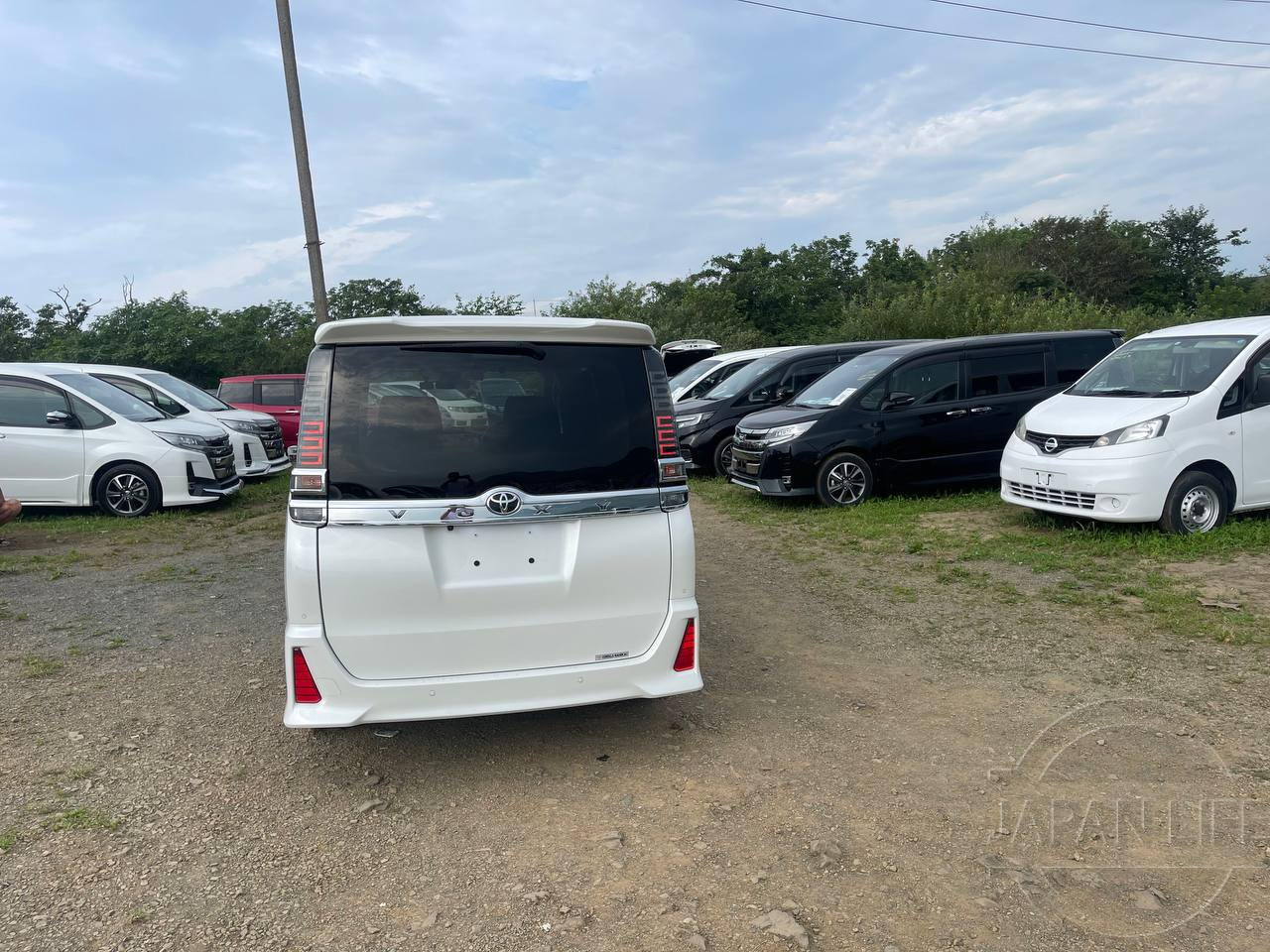 Фото Toyota Voxy - Japan Life 