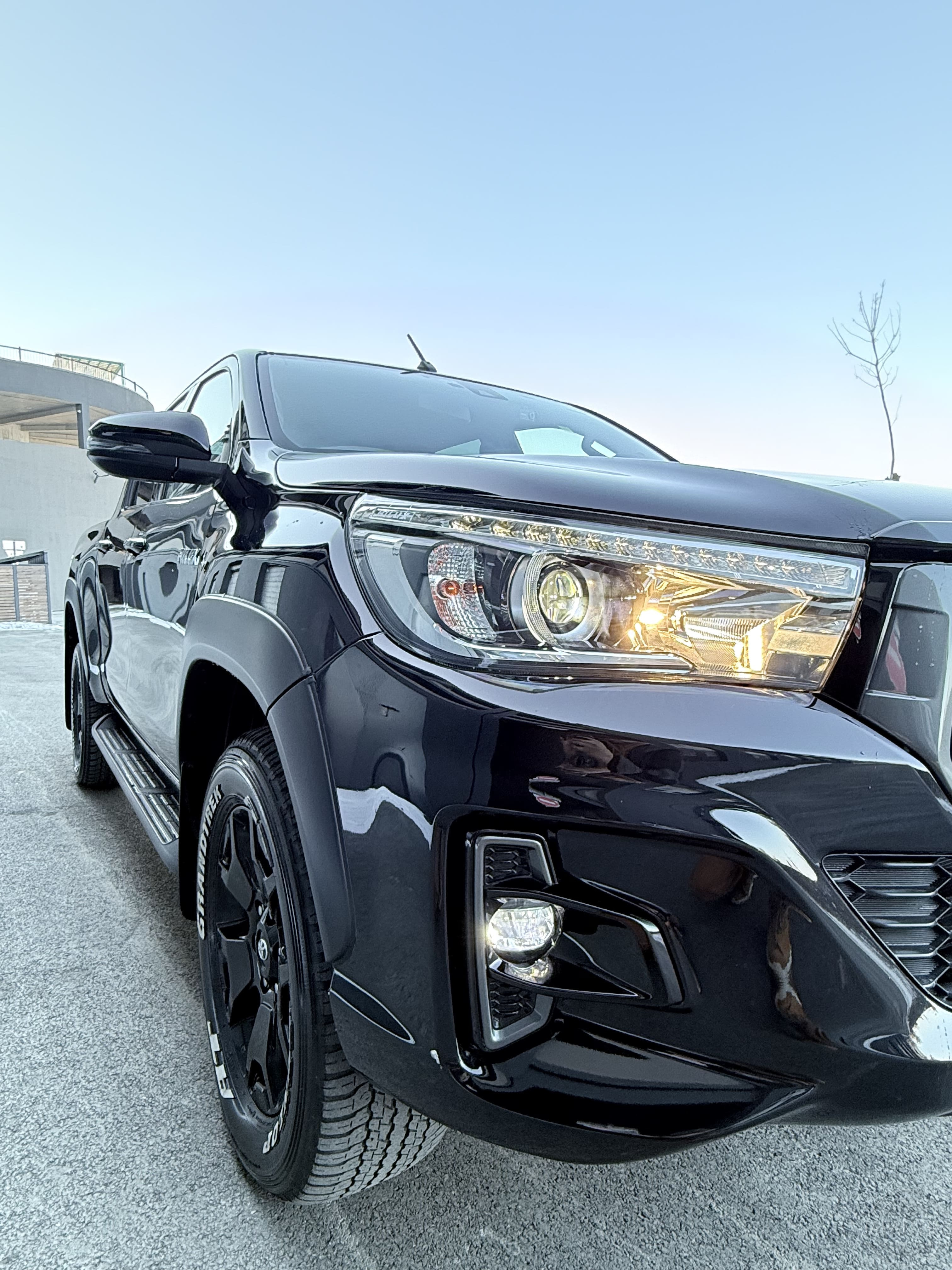 Фото Toyota Hilux - Japan Life 