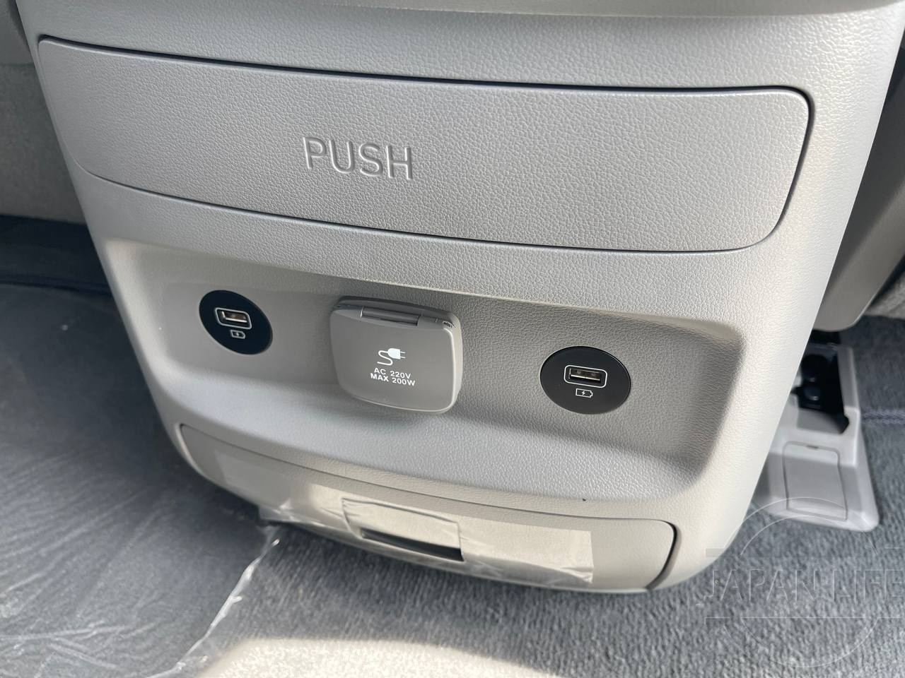 Фото Hyundai Staria - Japan Life 