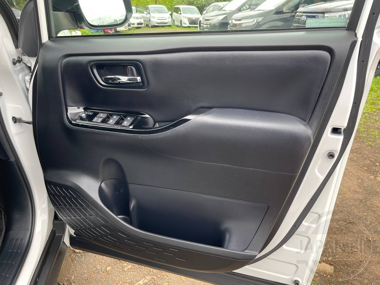 Фото Toyota Noah - Japan Life 