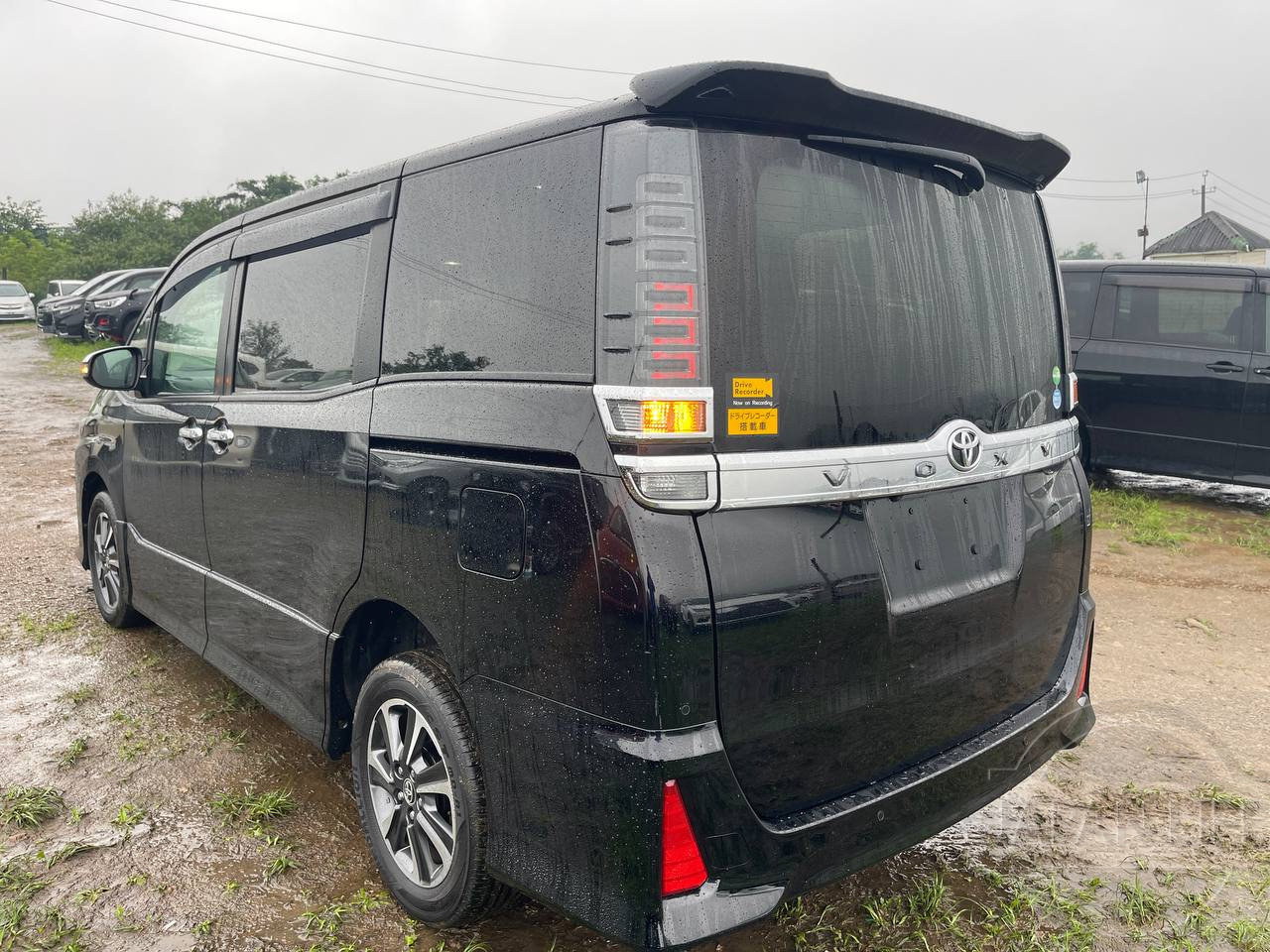 Фото Toyota Voxy - Japan Life 