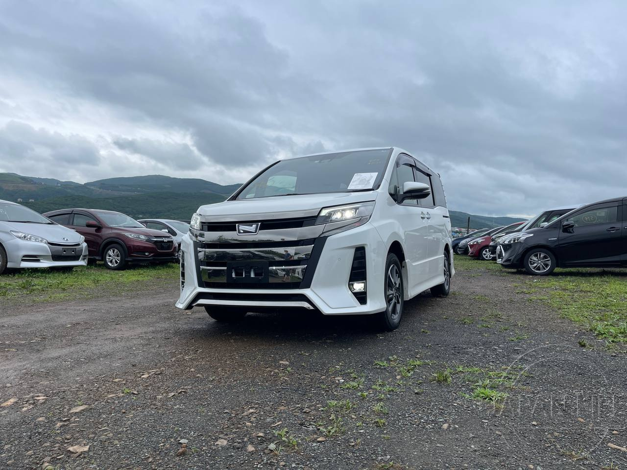 Фото Toyota Noah - Japan Life 