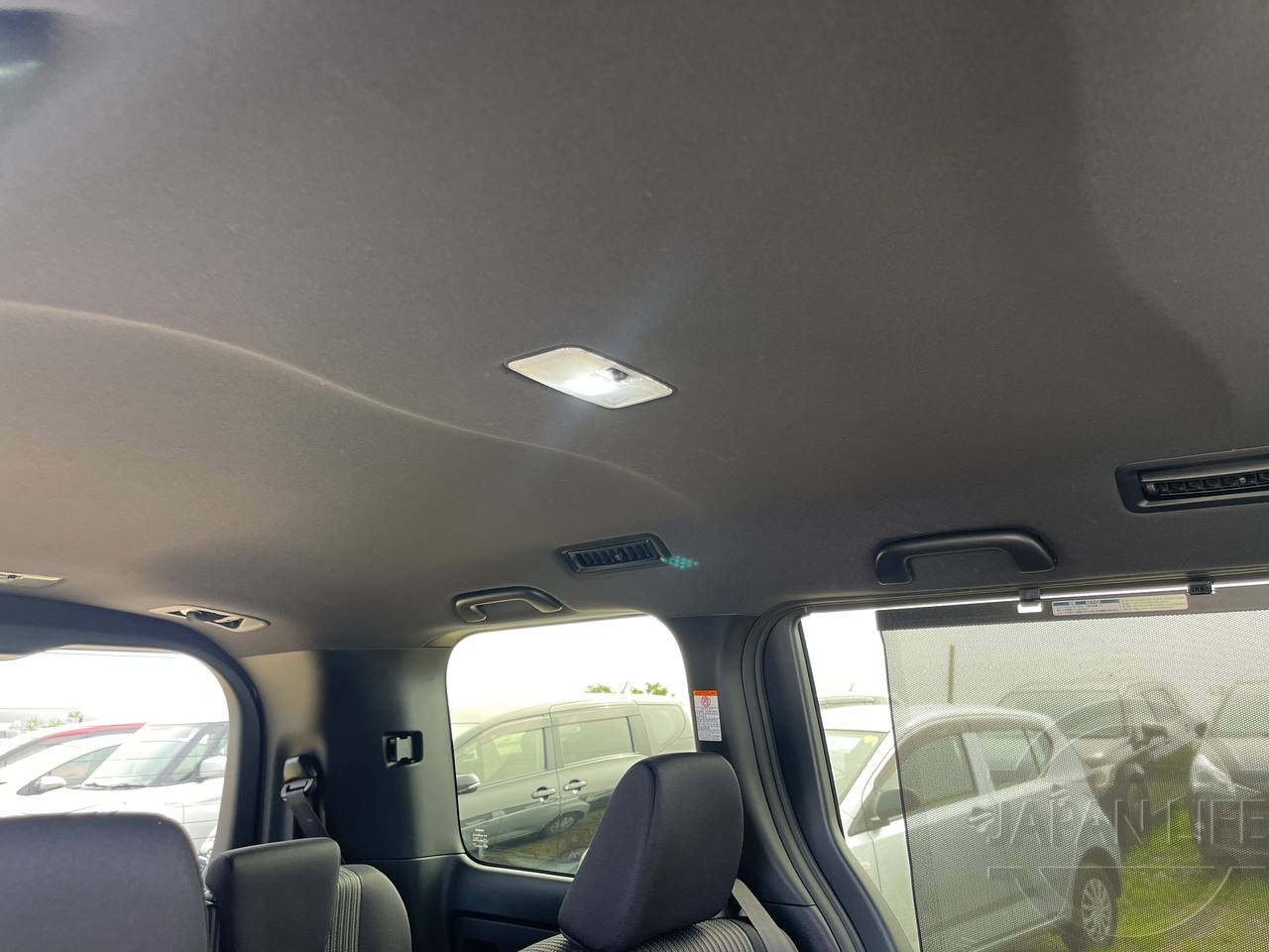 Фото Toyota Voxy - Japan Life 