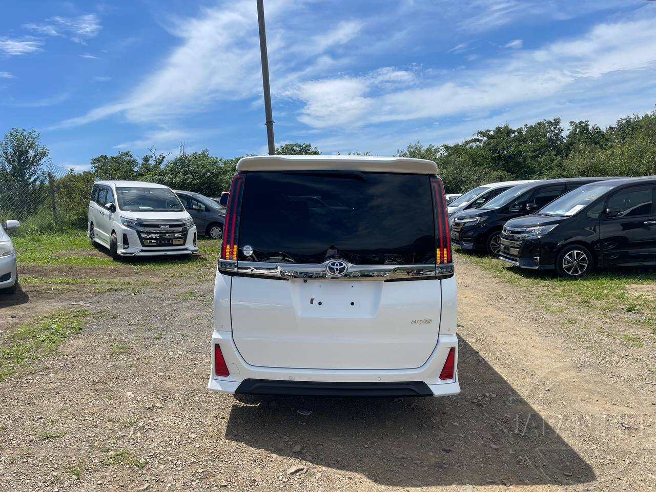 Фото Toyota Noah - Japan Life 