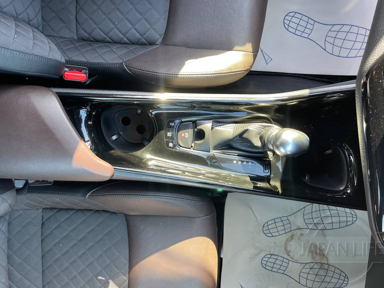 Фото Toyota C-HR - Japan Life 