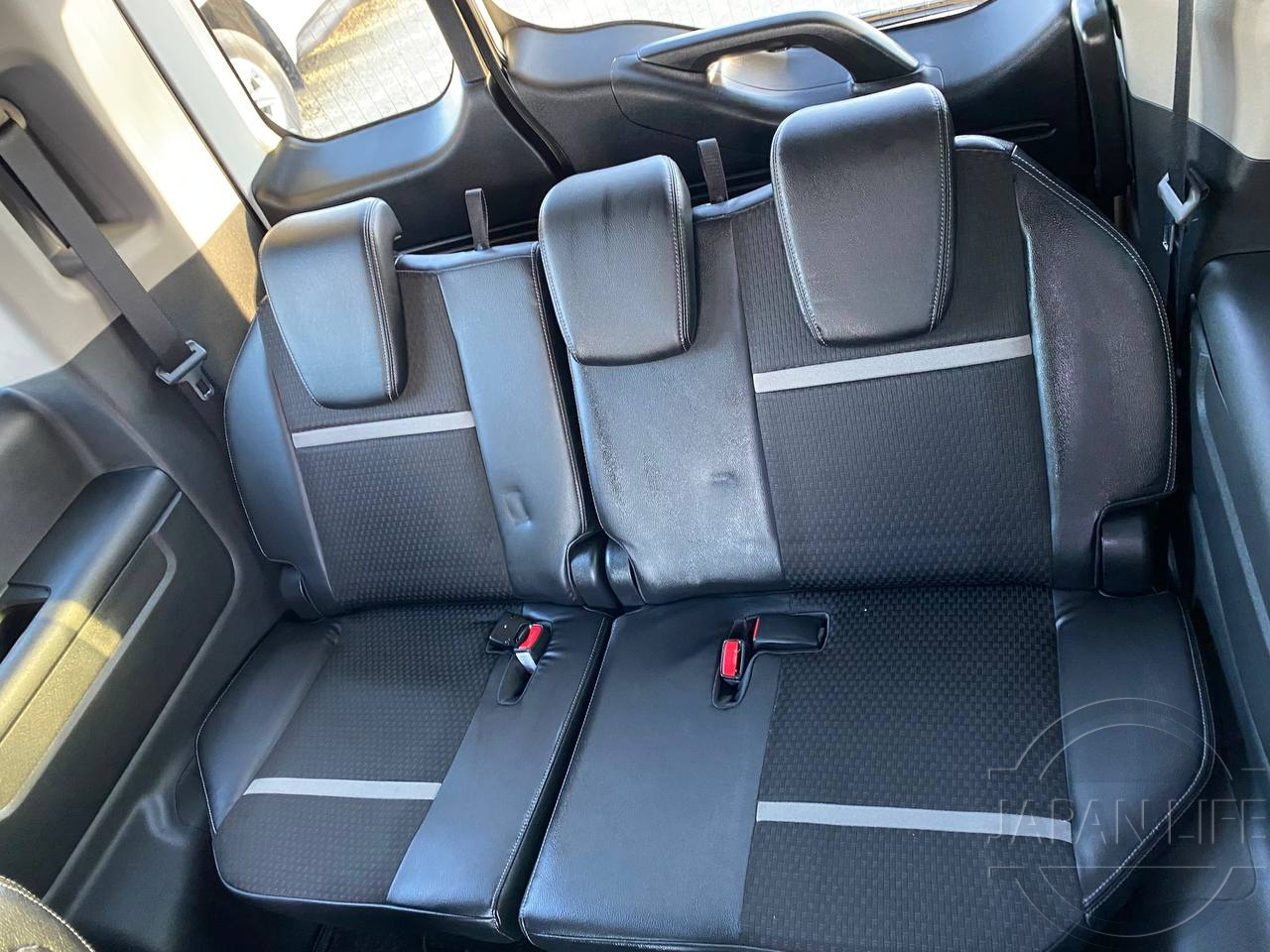 Фото Honda Stepwgn - Japan Life 