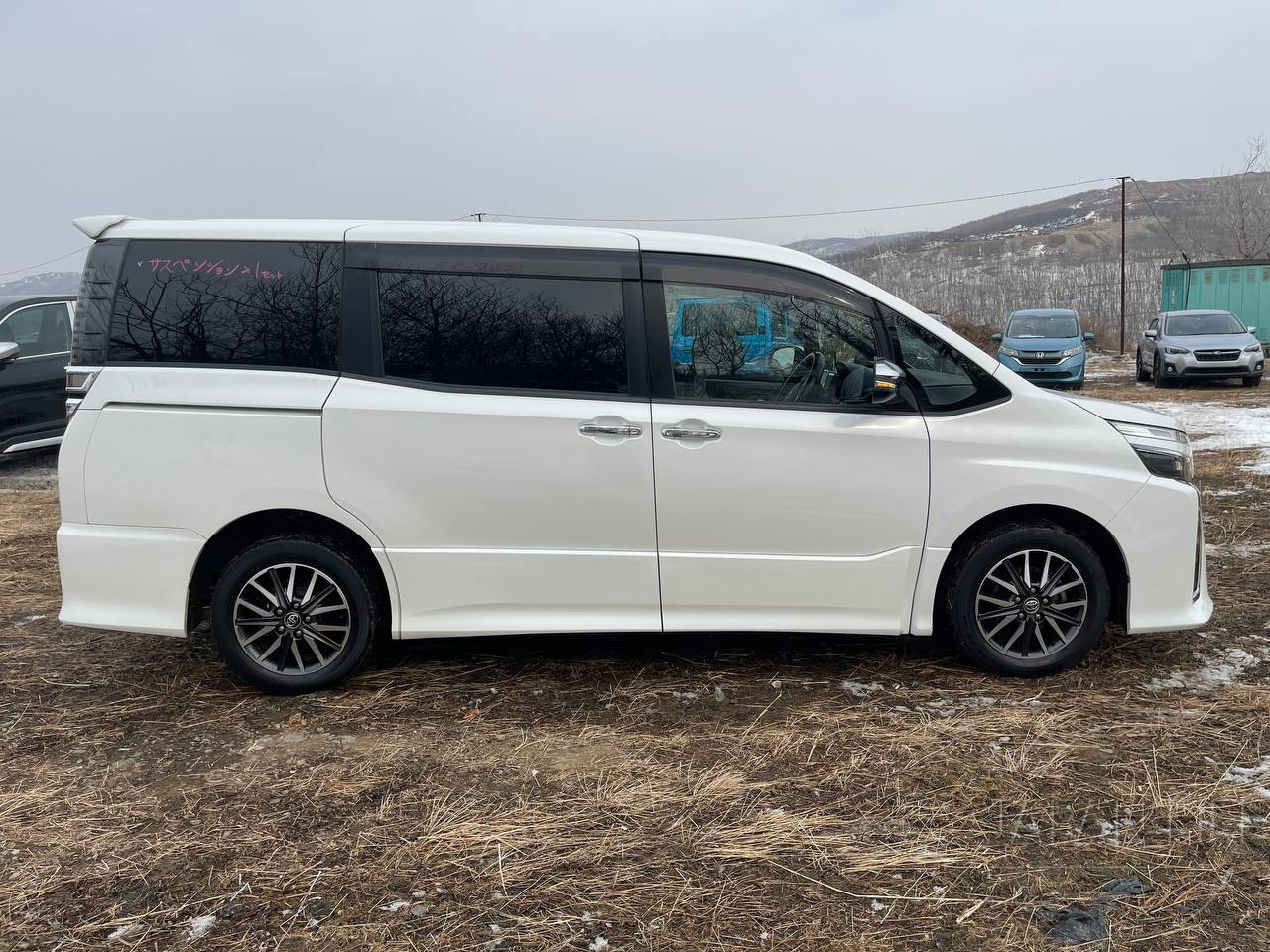 Фото Toyota Voxy - Japan Life 