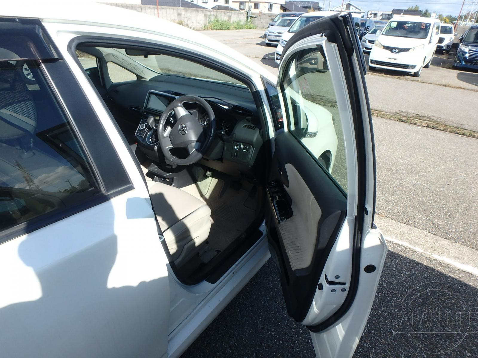 Фото Toyota Wish - Japan Life 