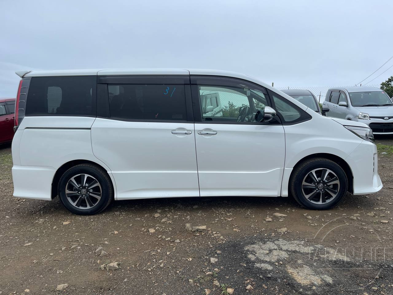 Фото Toyota Noah - Japan Life 