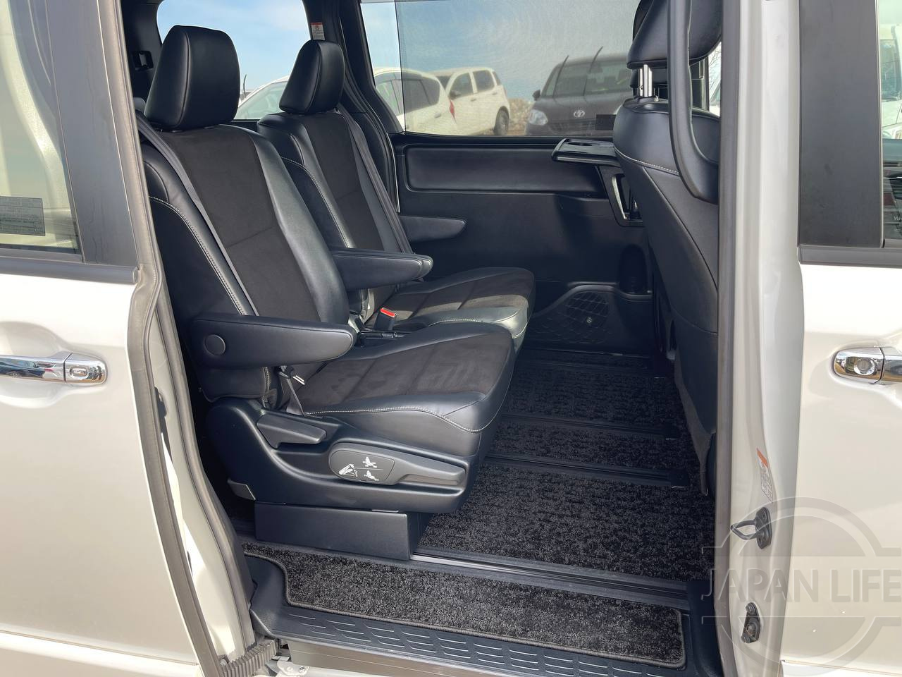 Фото Toyota Noah - Japan Life 