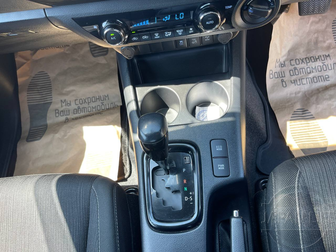 Фото Toyota Hilux - Japan Life 