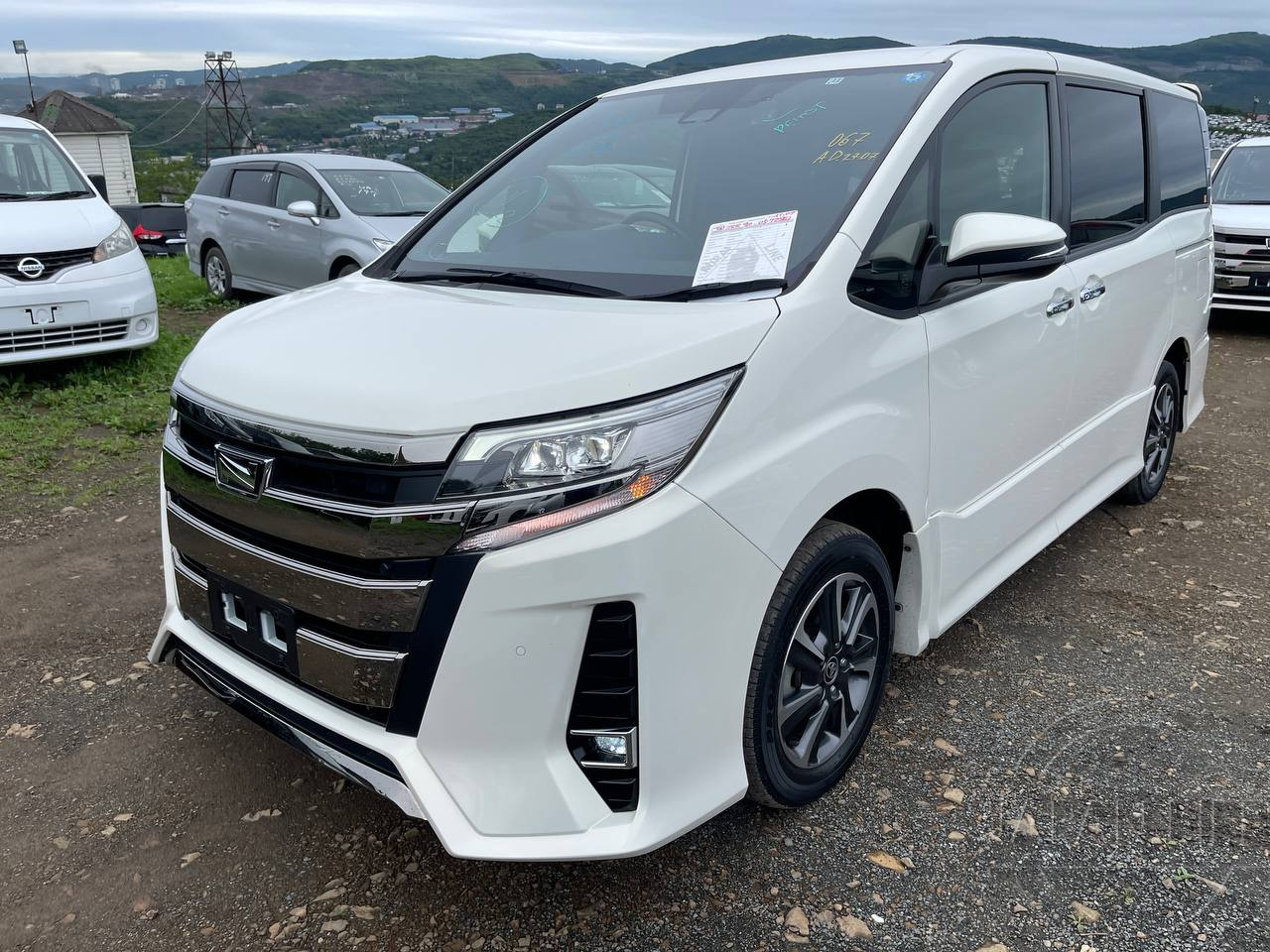 Фото Toyota Noah - Japan Life 