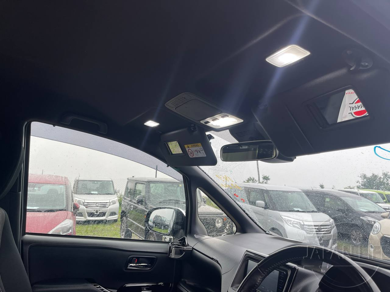 Фото Toyota Voxy - Japan Life 