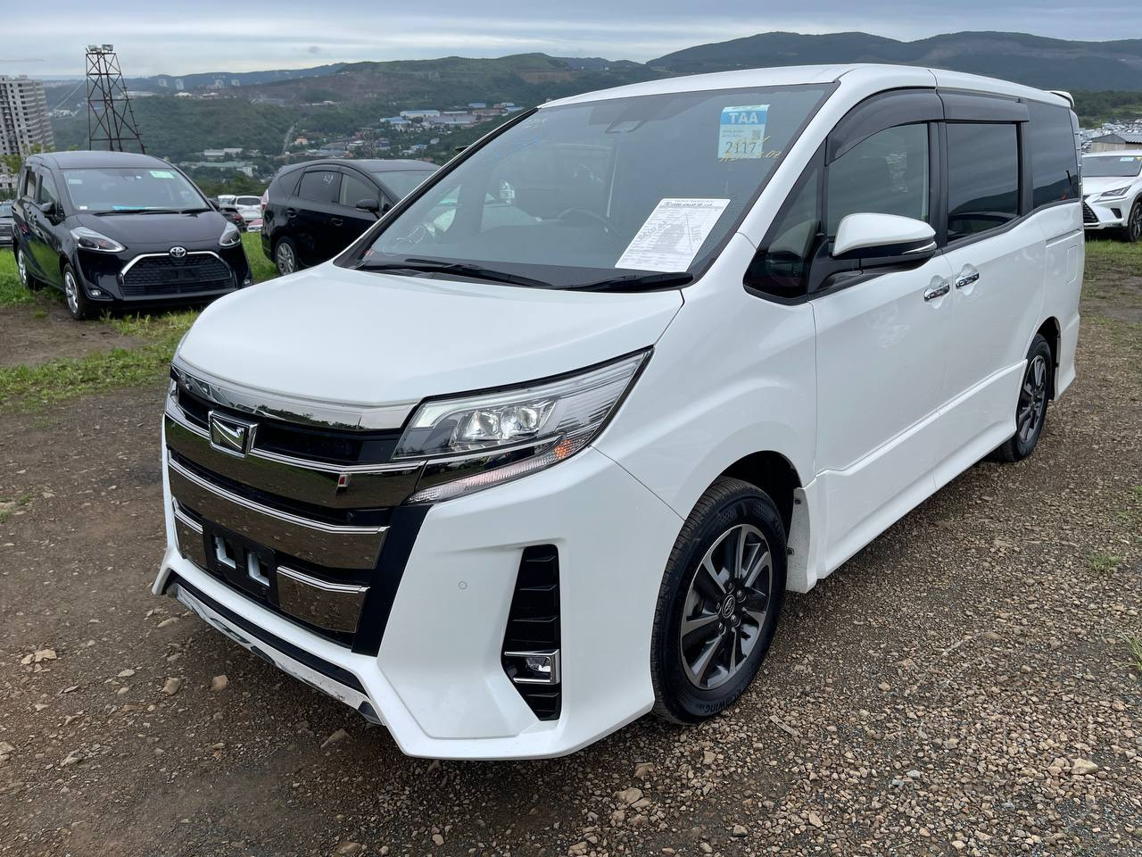 Фото Toyota Noah - Japan Life 