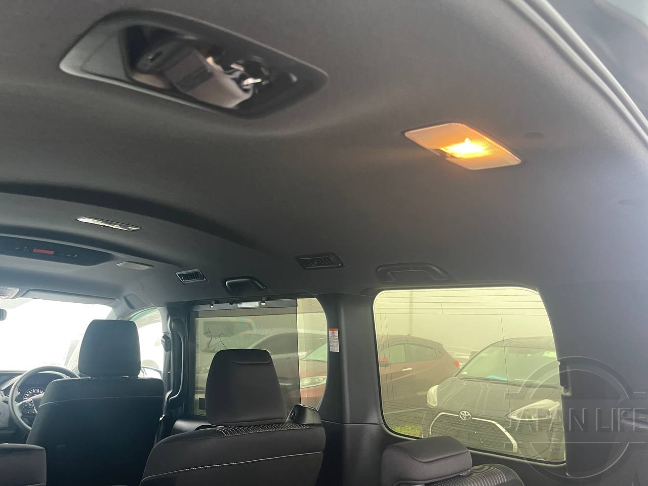 Фото Toyota Voxy - Japan Life 