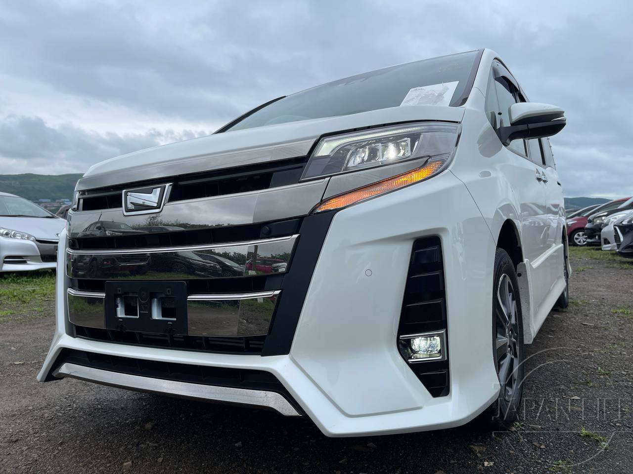 Фото Toyota Noah - Japan Life 