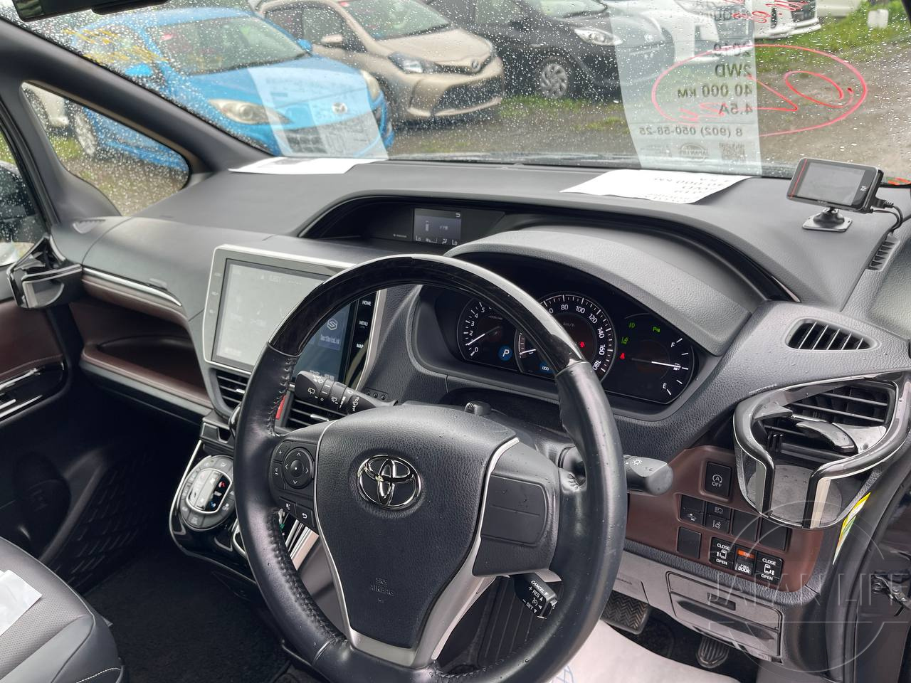 Фото Toyota Esquire - Japan Life 