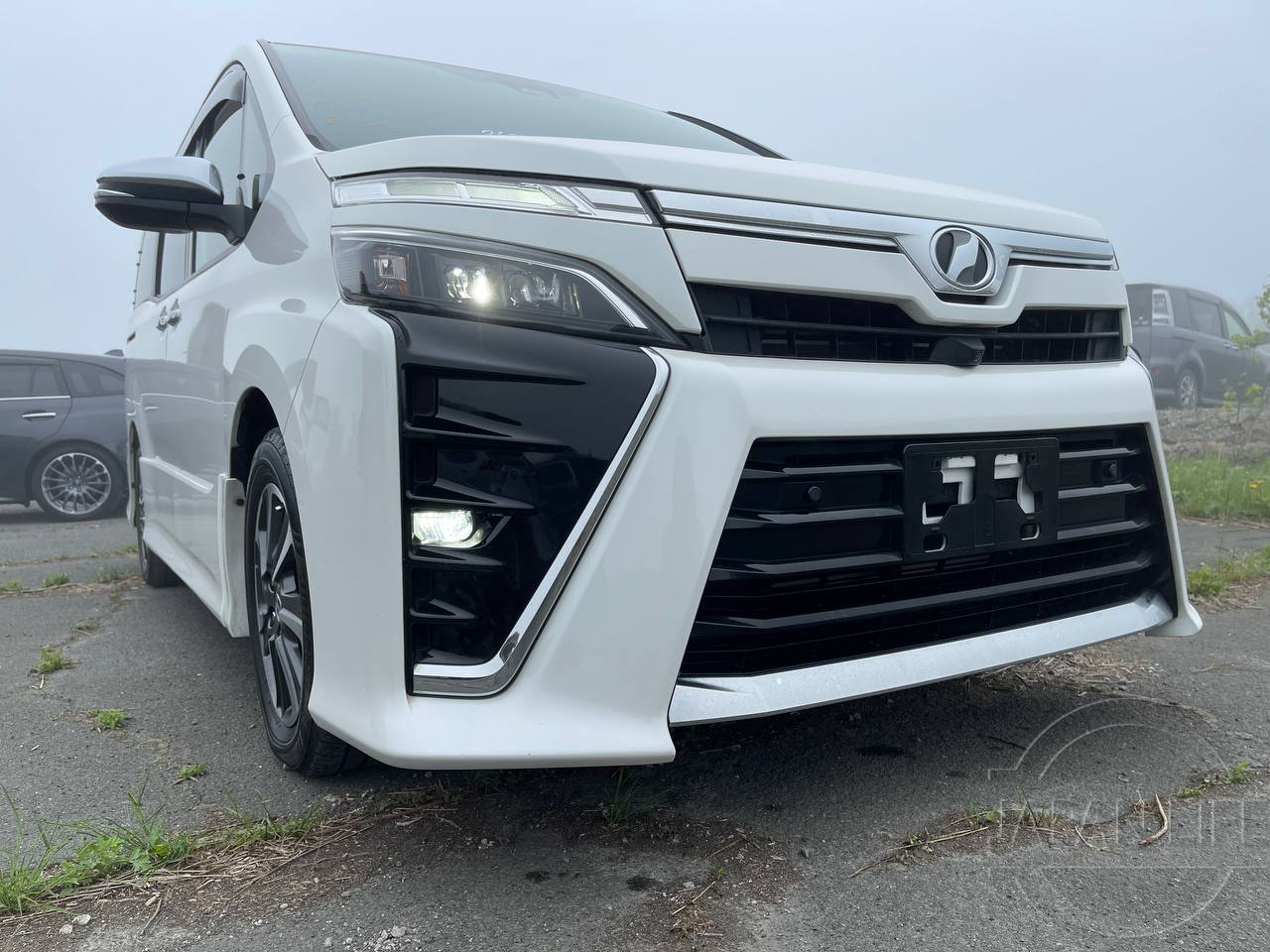 Фото Toyota Voxy - Japan Life 