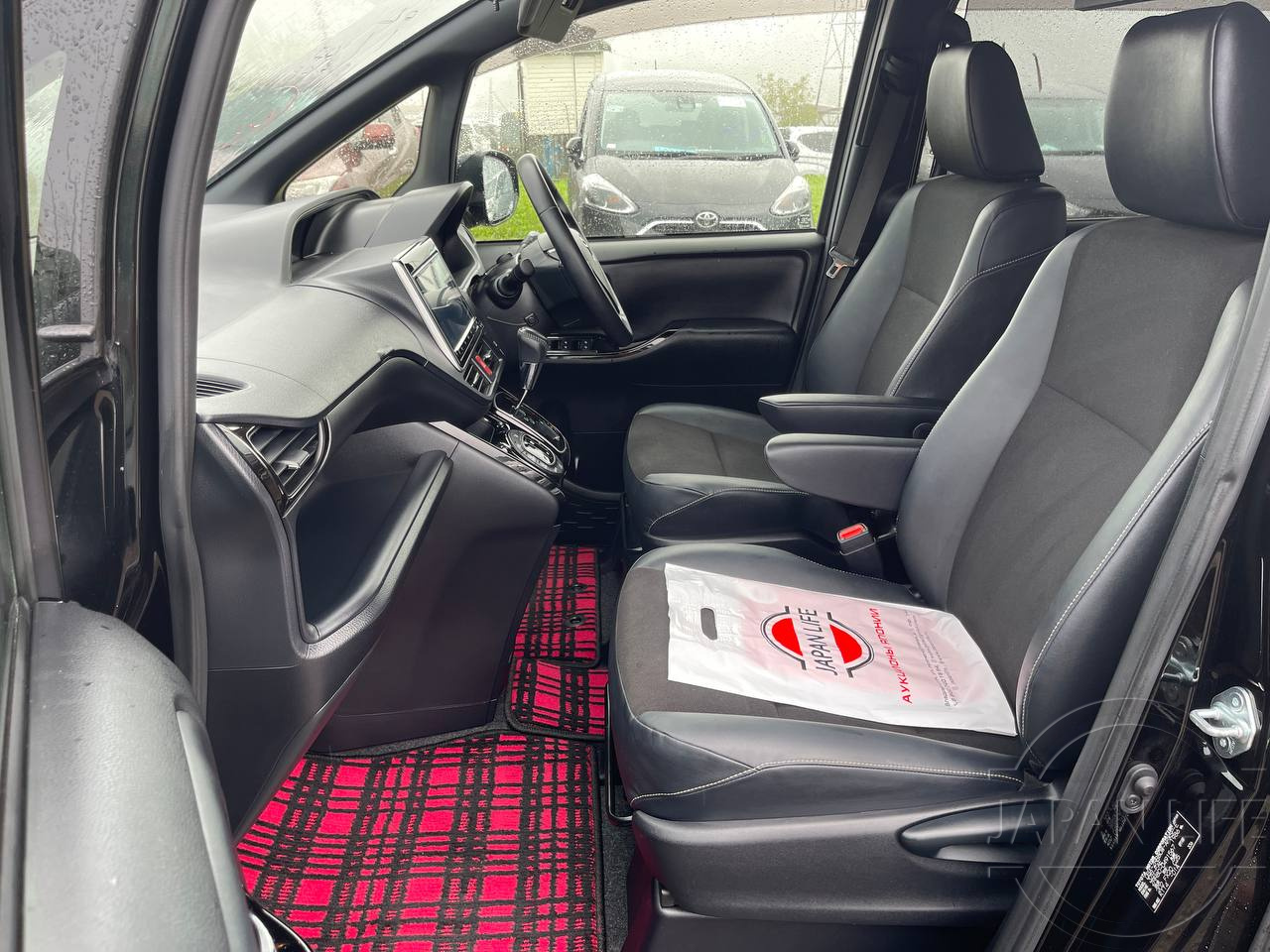 Фото Toyota Noah - Japan Life 