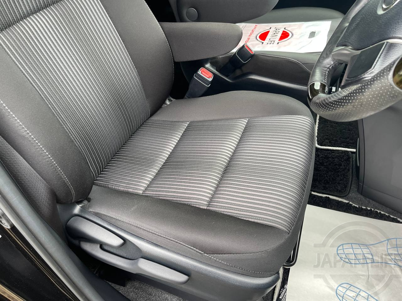 Фото Toyota Voxy - Japan Life 