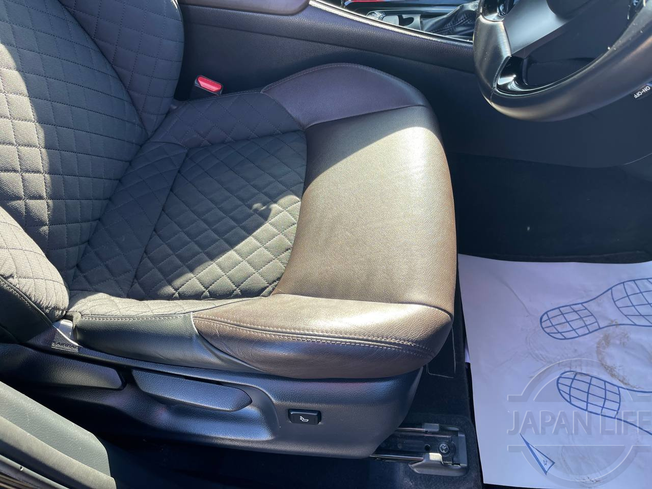 Фото Toyota C-HR - Japan Life 