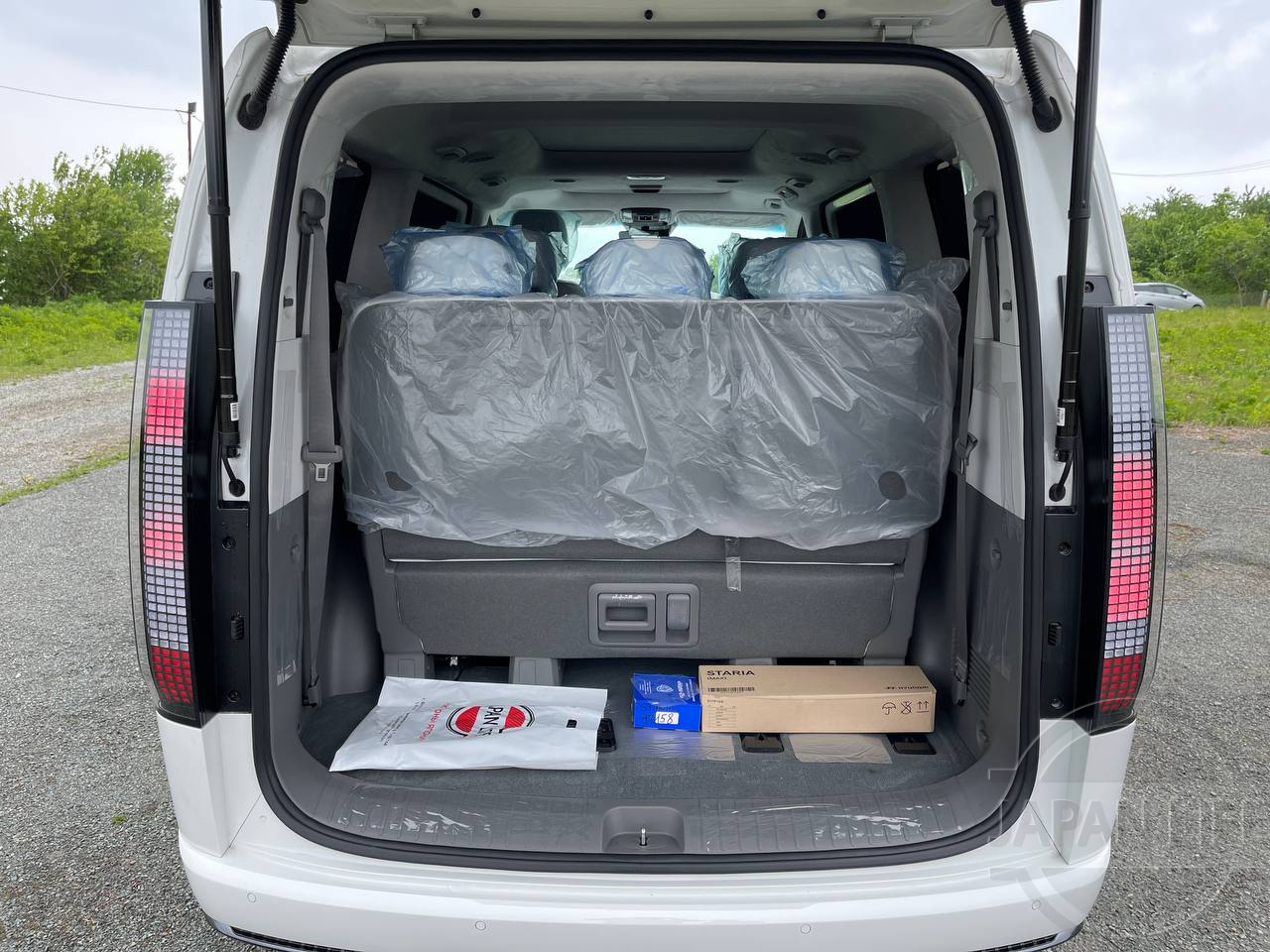Фото Hyundai Staria - Japan Life 