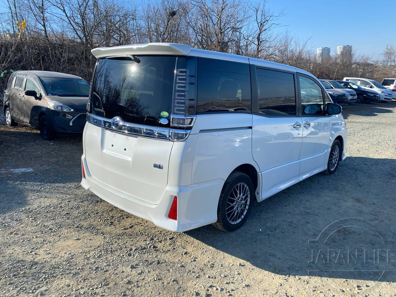 Фото Toyota Voxy - Japan Life 
