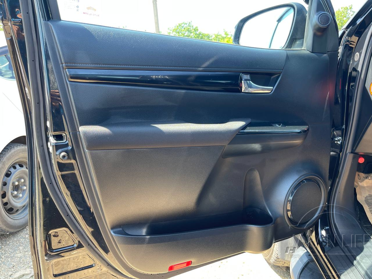 Фото Toyota Hilux - Japan Life 