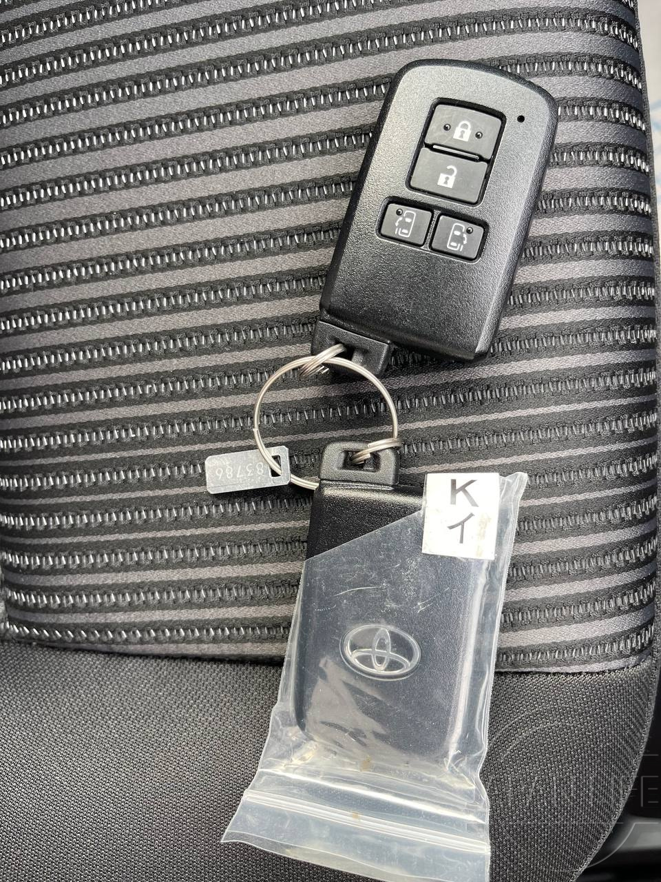 Фото Toyota Voxy - Japan Life 