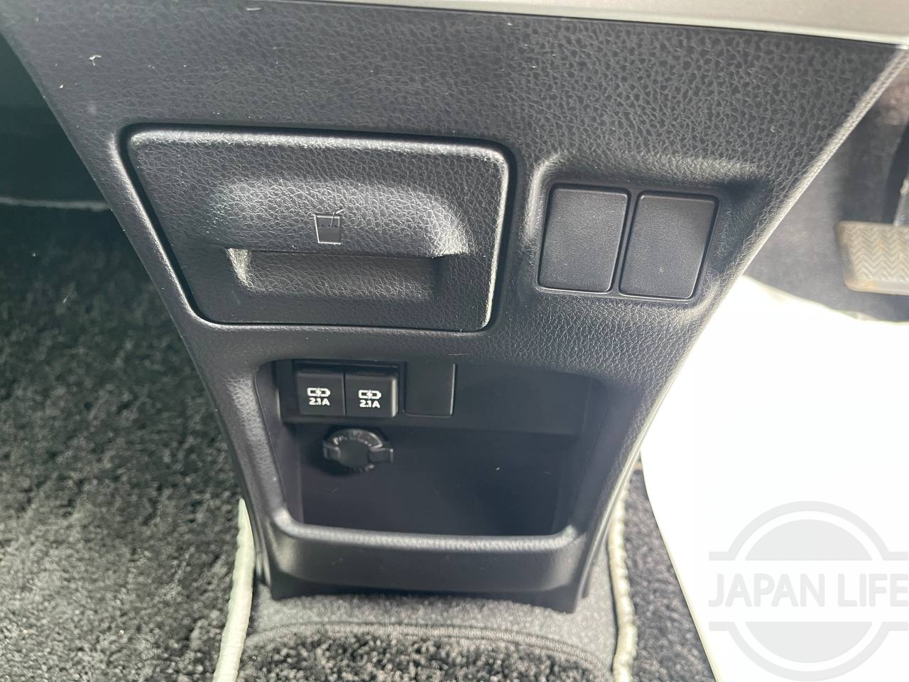 Фото Toyota Voxy - Japan Life 