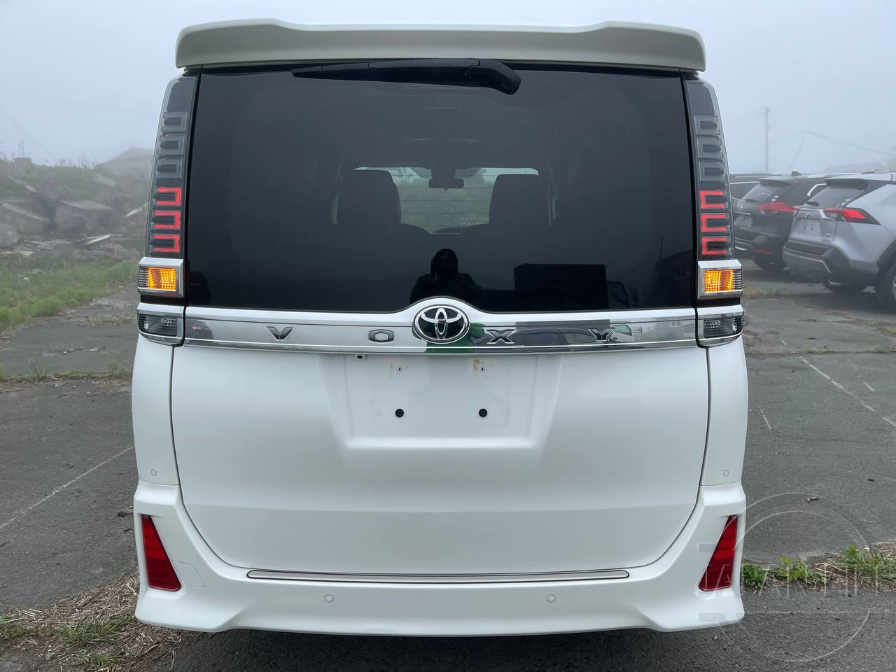 Фото Toyota Voxy - Japan Life 