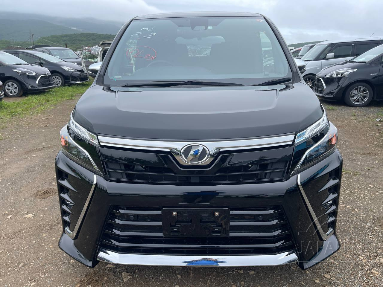 Фото Toyota Voxy - Japan Life 