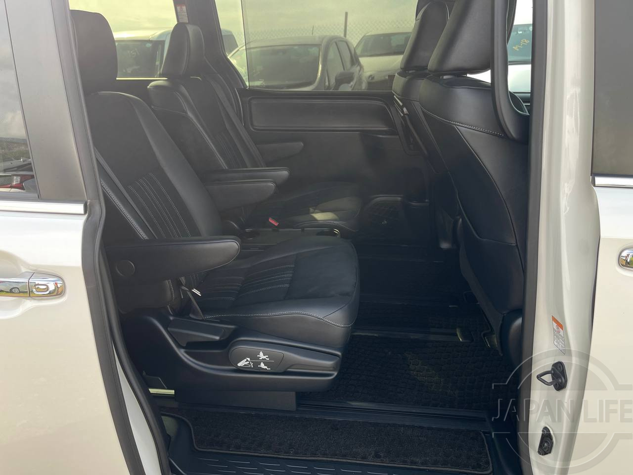 Фото Toyota Esquire - Japan Life 