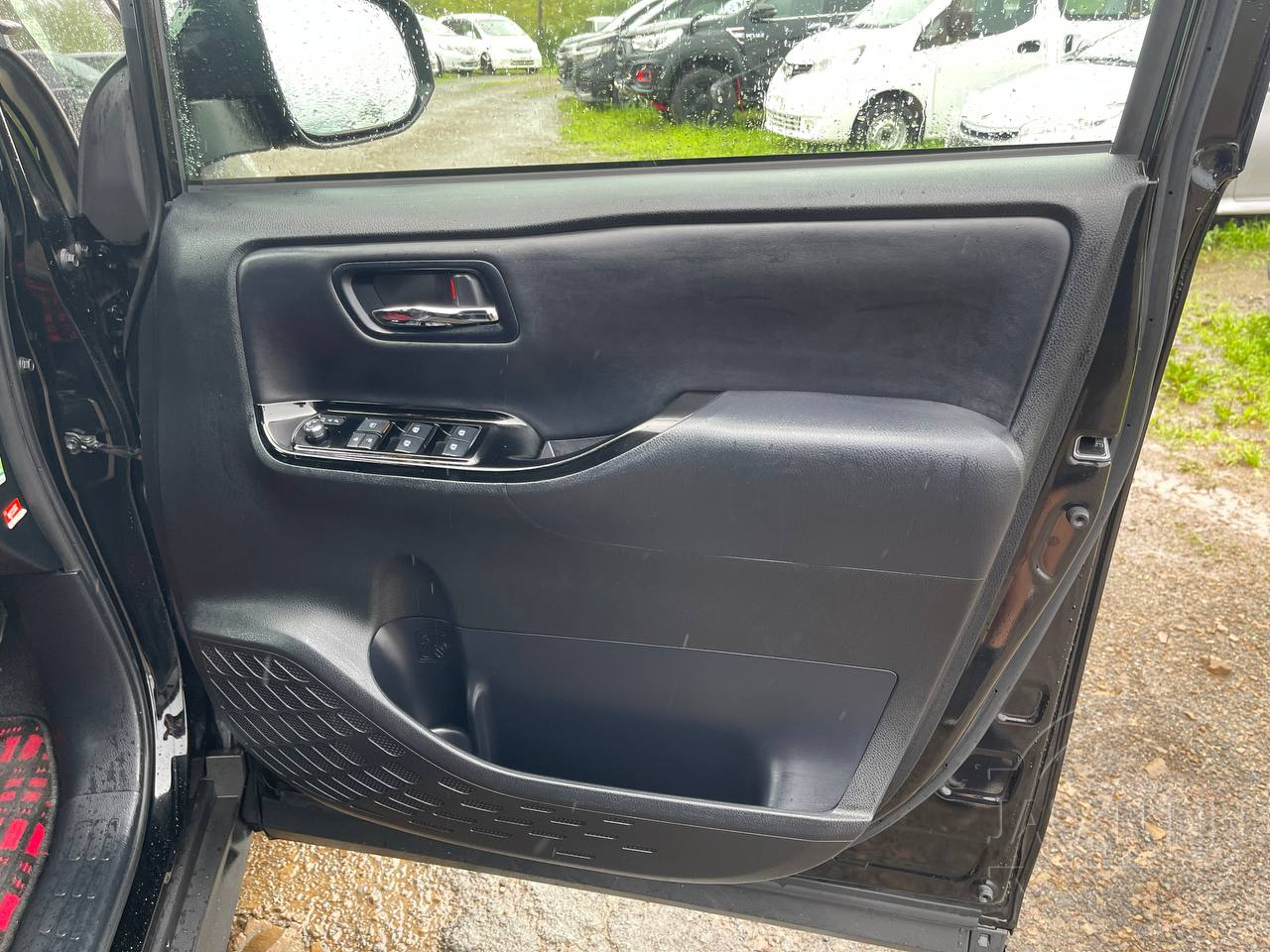 Фото Toyota Noah - Japan Life 