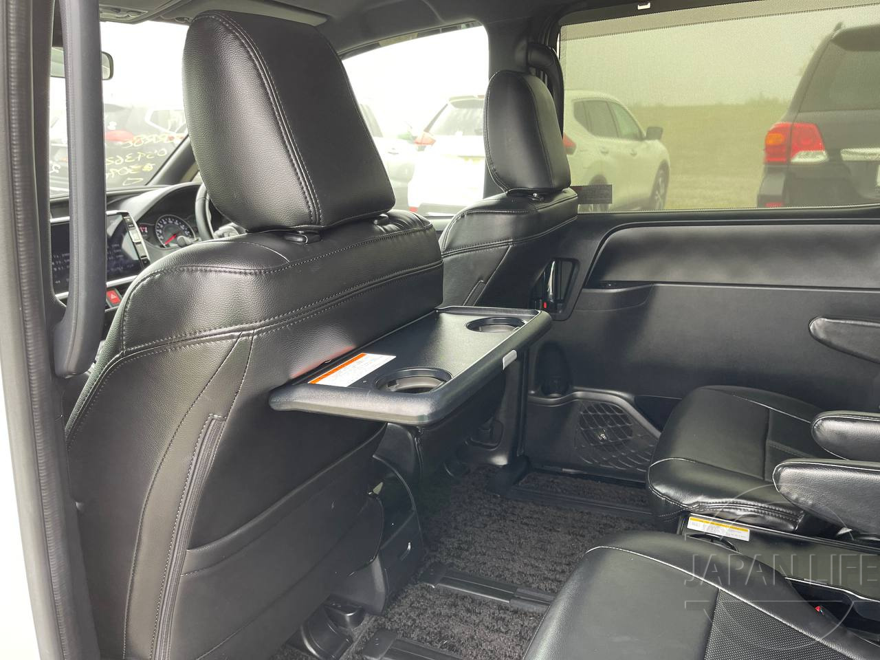 Фото Toyota Voxy - Japan Life 