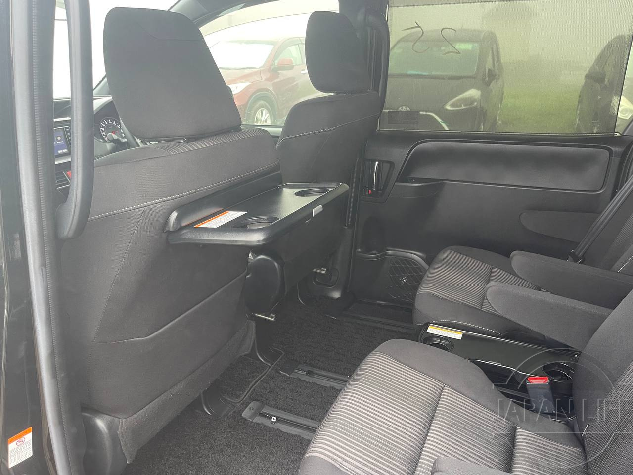 Фото Toyota Voxy - Japan Life 