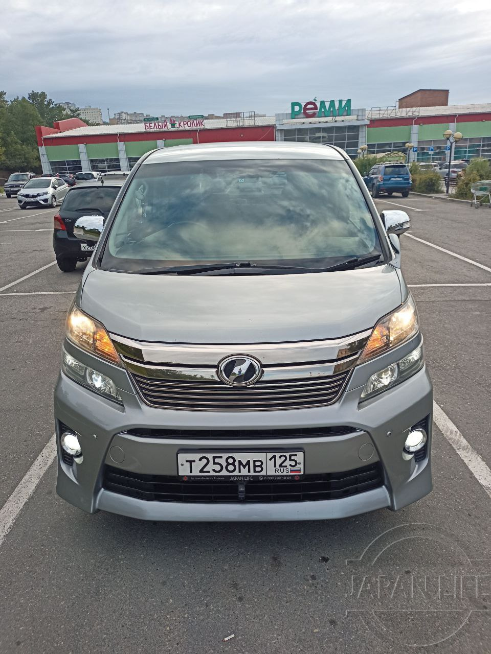 Фото Toyota Vellfire - Japan Life 