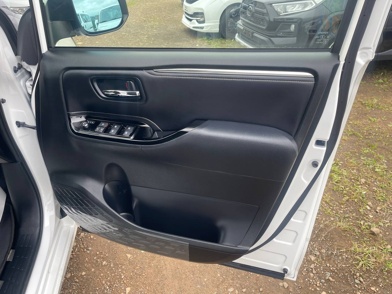 Фото Toyota Esquire - Japan Life 