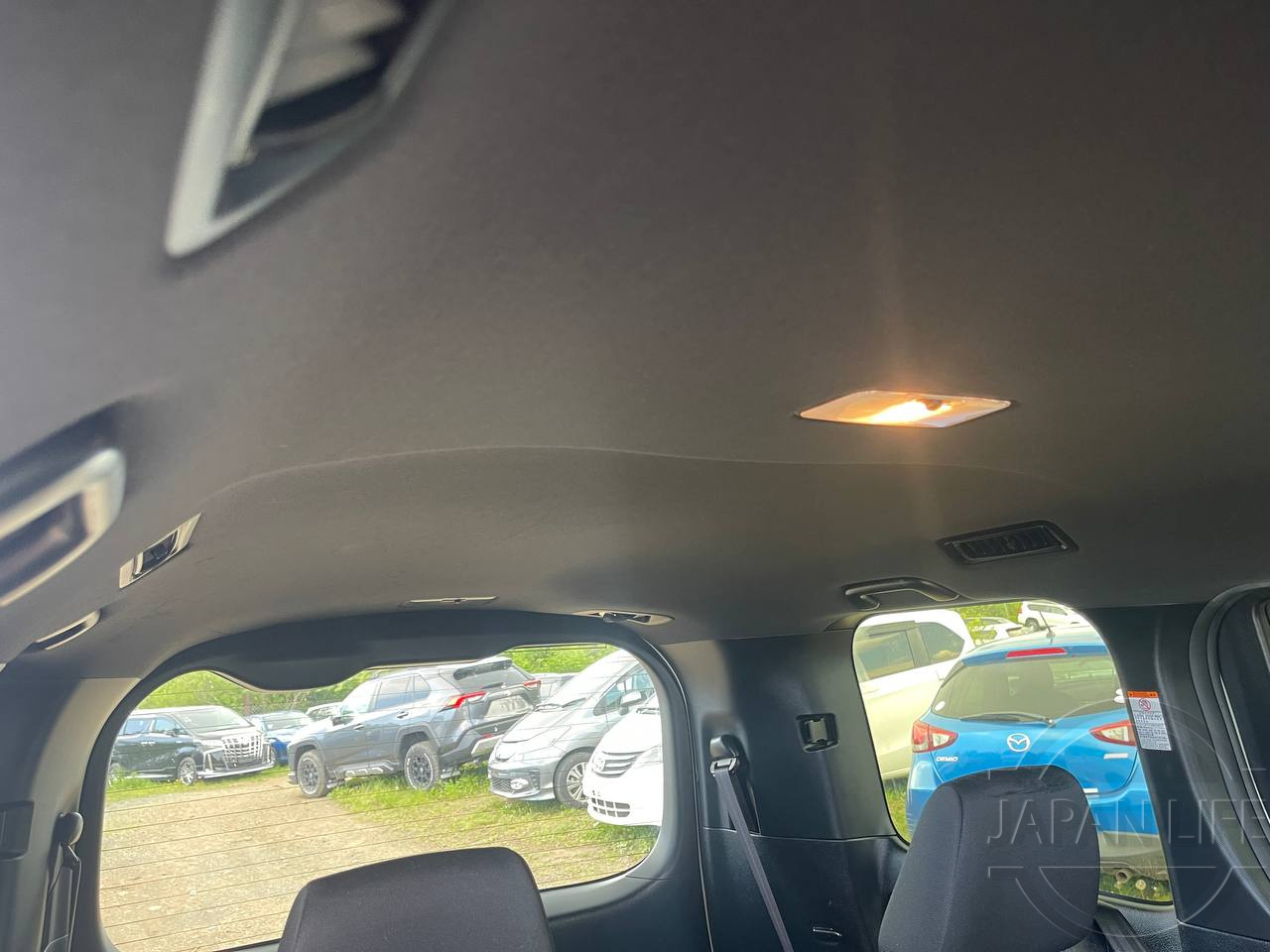 Фото Toyota Voxy - Japan Life 