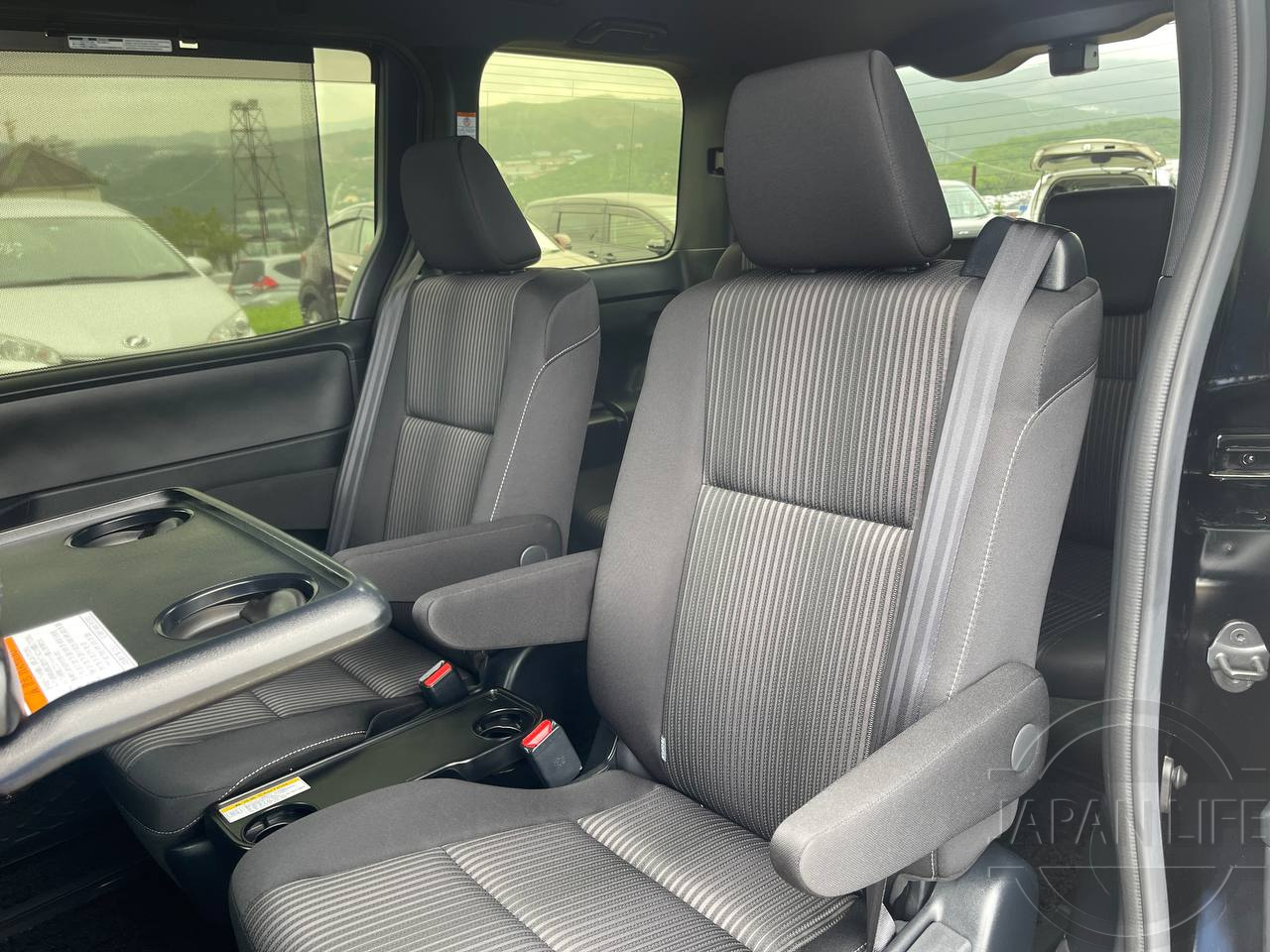 Фото Toyota Voxy - Japan Life 