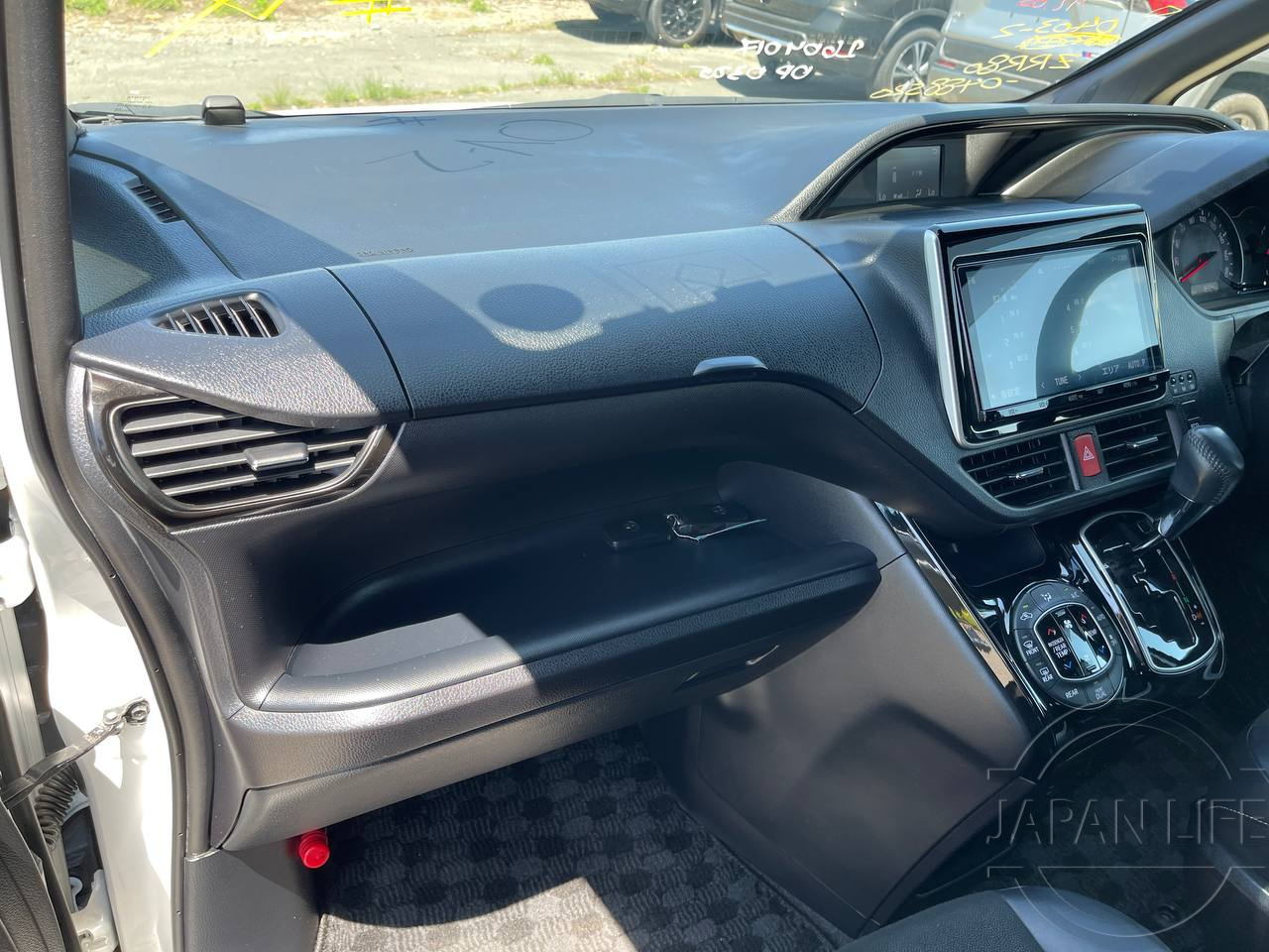 Фото Toyota Noah - Japan Life 