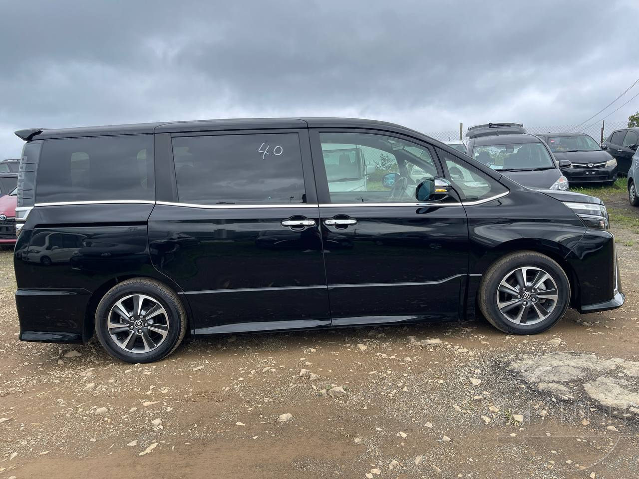 Фото Toyota Voxy - Japan Life 