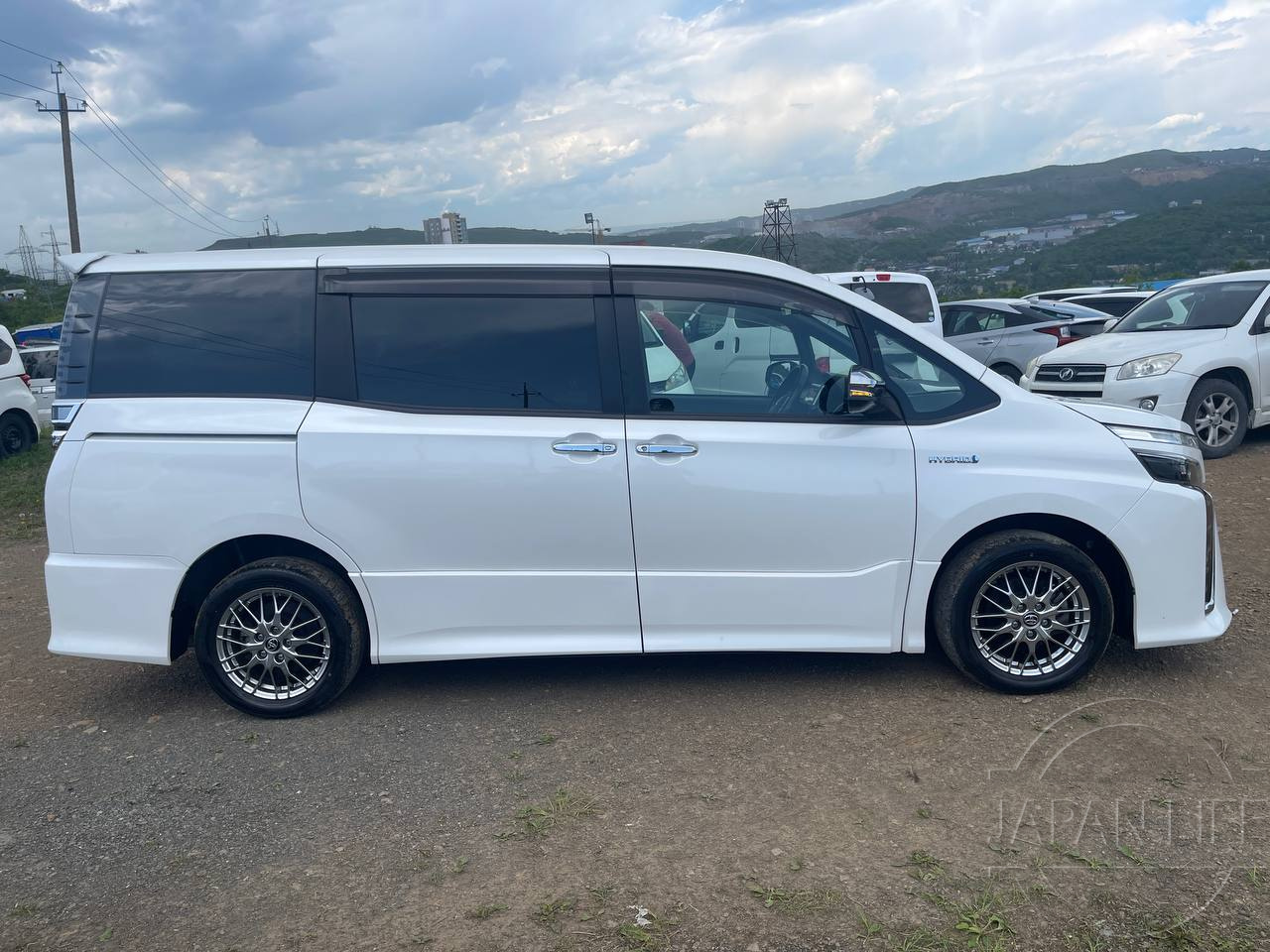 Фото Toyota Voxy - Japan Life 