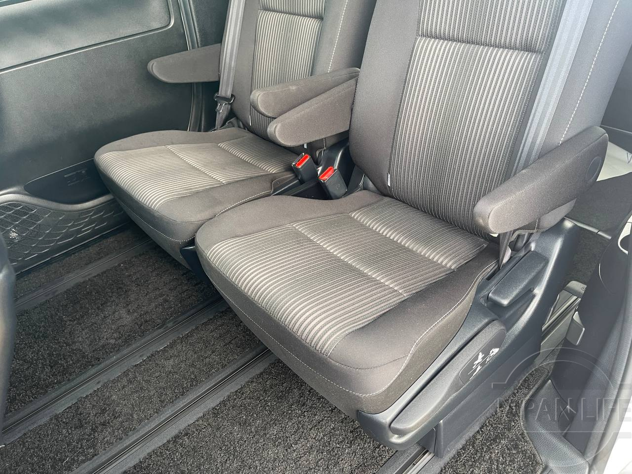 Фото Toyota Voxy - Japan Life 