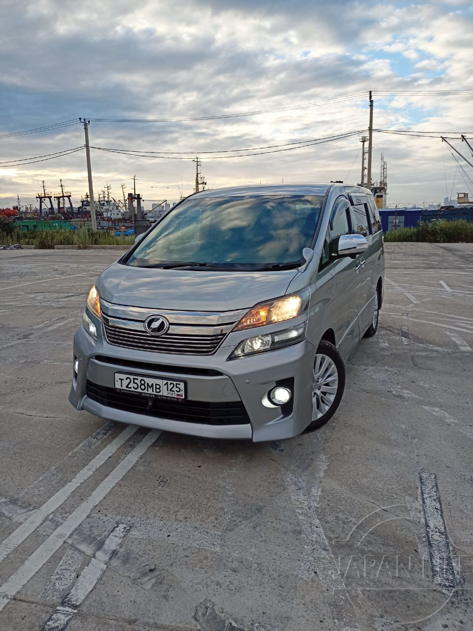 Фото Toyota Vellfire - Japan Life 