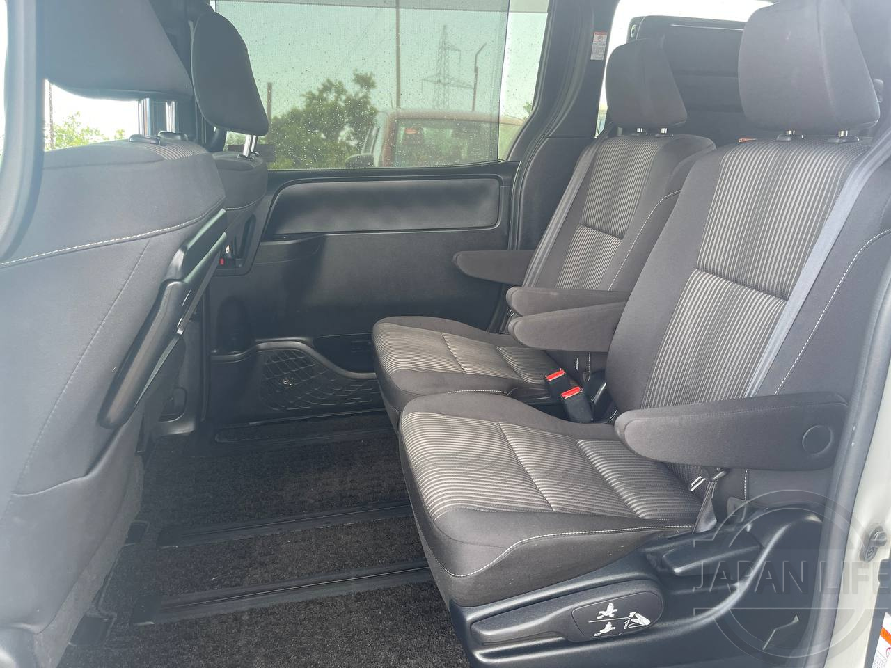 Фото Toyota Voxy - Japan Life 