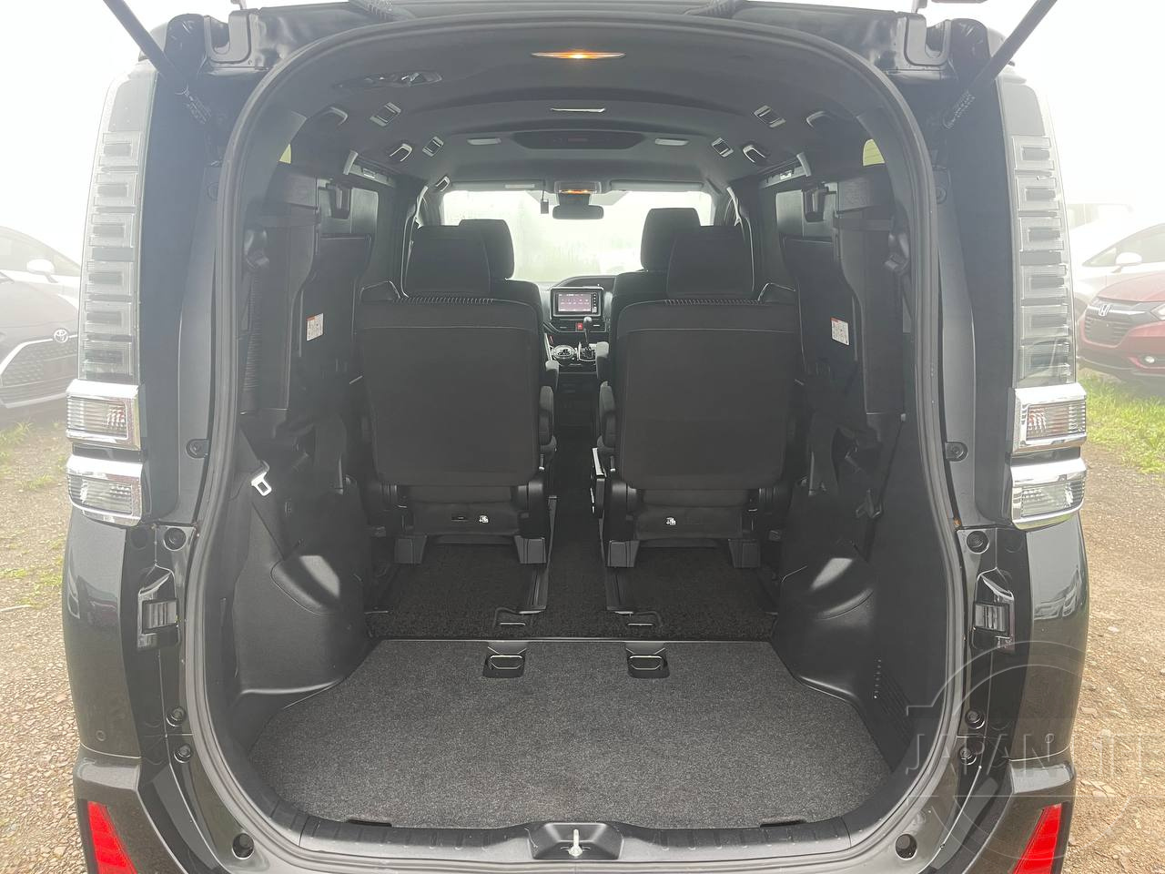 Фото Toyota Voxy - Japan Life 