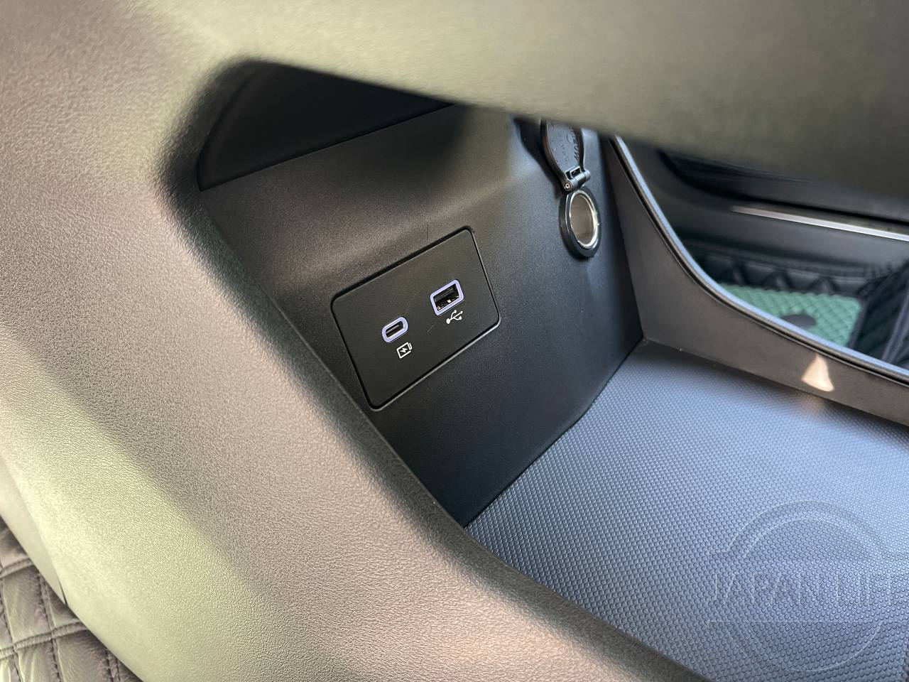 Фото Geely Monjaro - Japan Life 