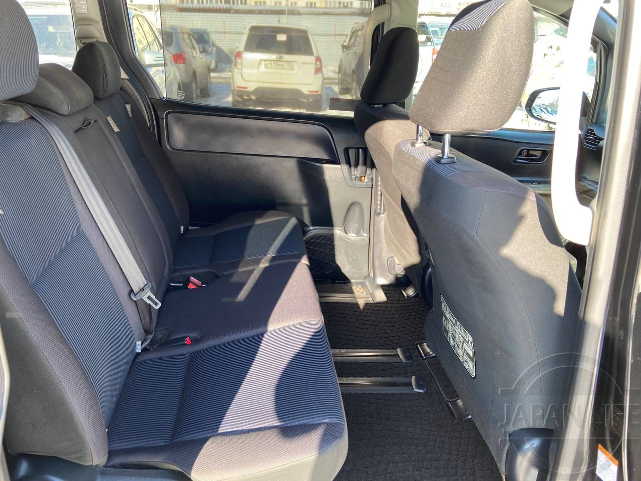 Фото Toyota Noah 2.0 X - Japan Life 