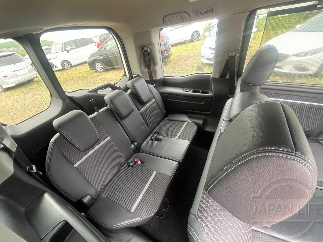 Фото Honda Stepwgn - Japan Life 